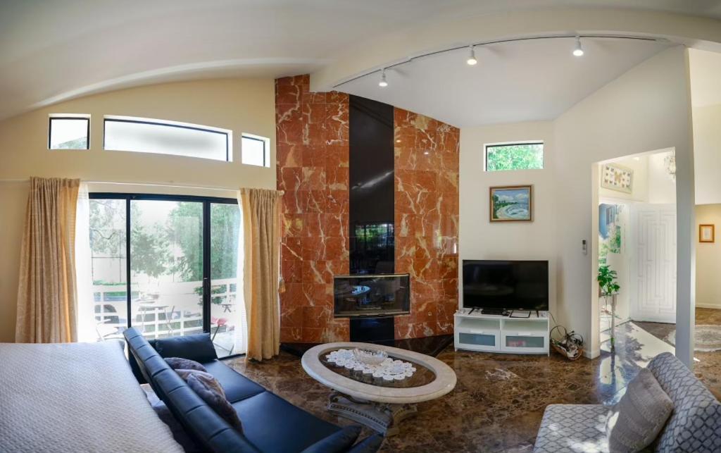 Large Luxury Studio With View In Санта-Моника Экстерьер фото